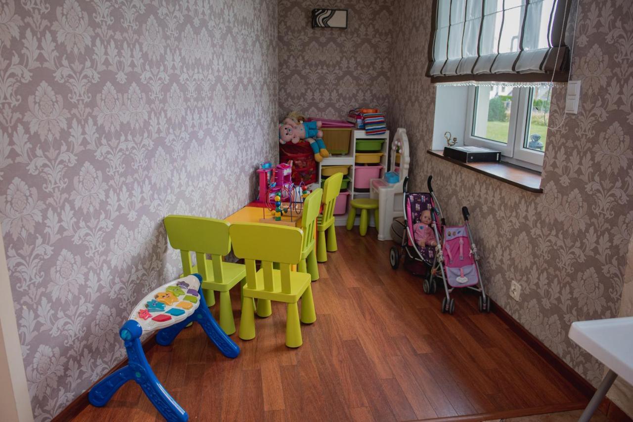Dworek Debina - Idealny Dla Rodzin I Przyjaciol - Wspolna Sala Do Biesiadowania , Plaza Przyjazna Psom Bagian luar foto